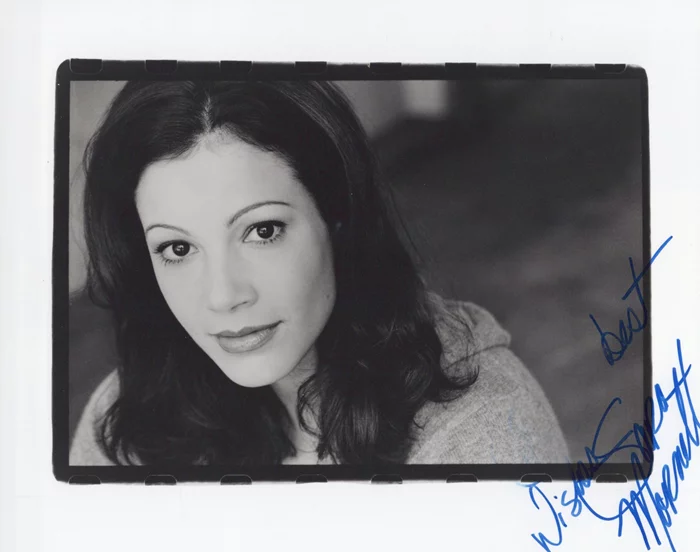 Sara Mornell autograph