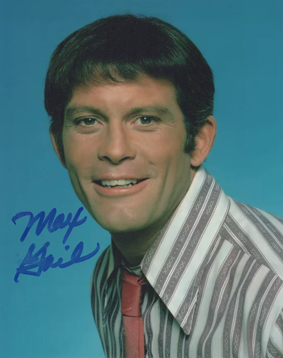 Max Gail autograph