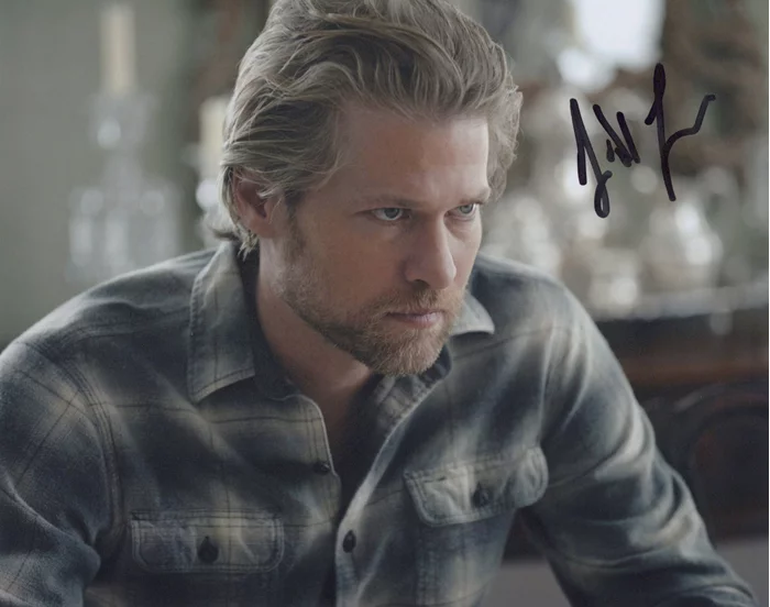 Todd Lowe autograph