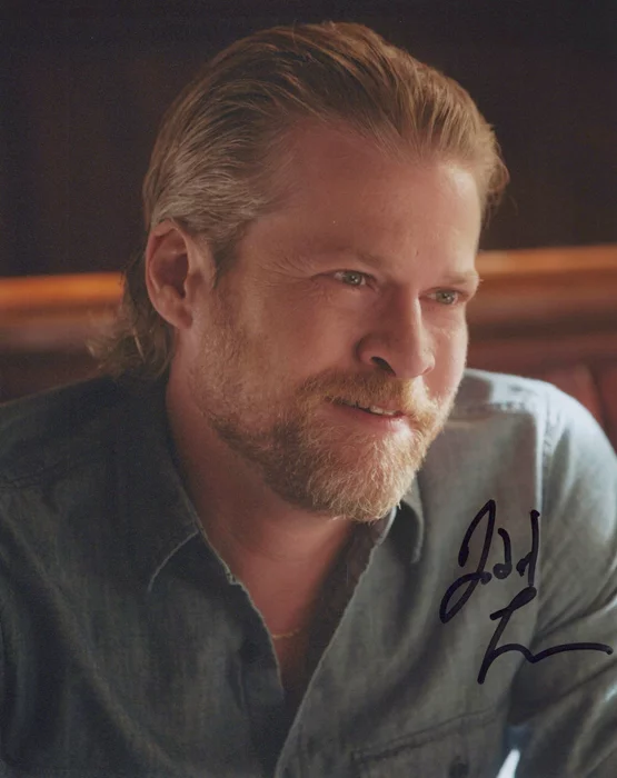 Todd Lowe autograph