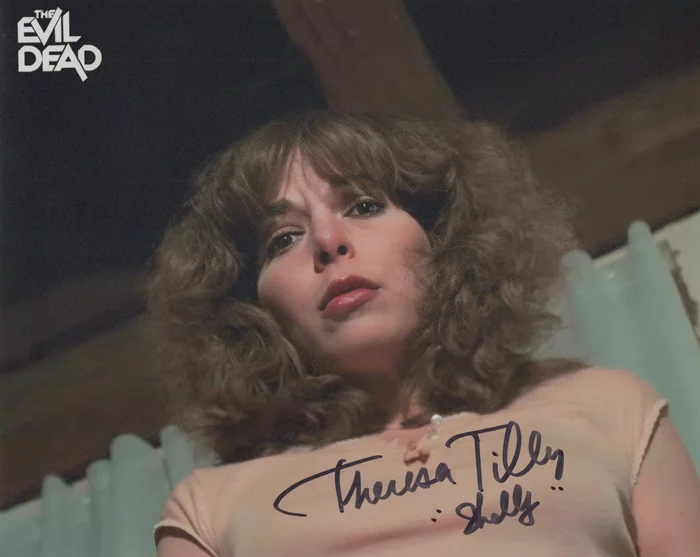 Theresa Tilly autograph