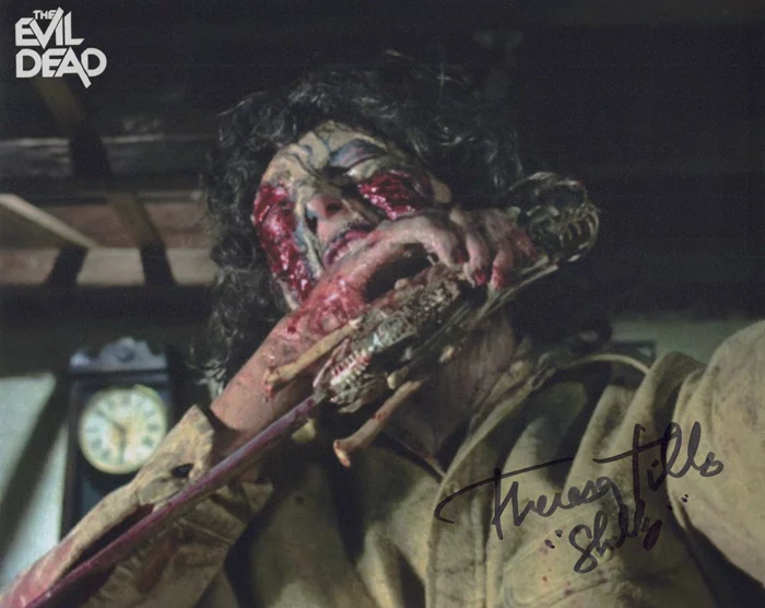 Theresa Tilly autograph