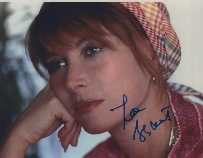 Lee Grant autograph