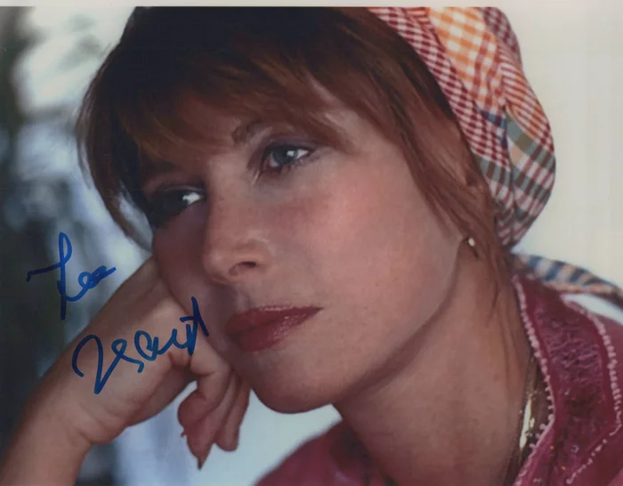 Lee Grant autograph