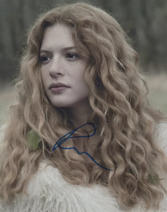 Rachelle Lefevre autograph