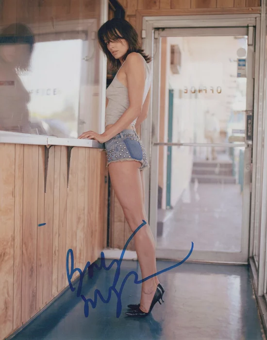 Bridget Moynahan autograph