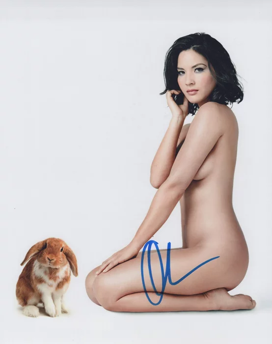 Olivia Munn autograph