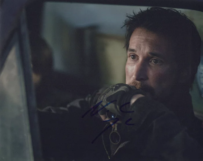 Noah Wyle autograph