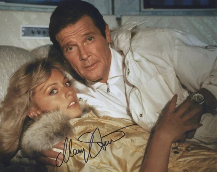 Mary Stavin autograph