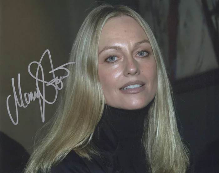 Mary Stavin autograph