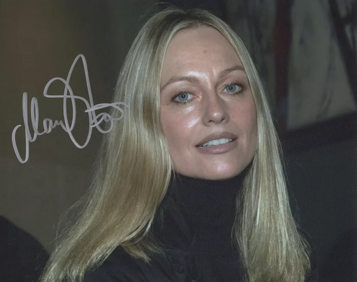 Mary Stavin autograph