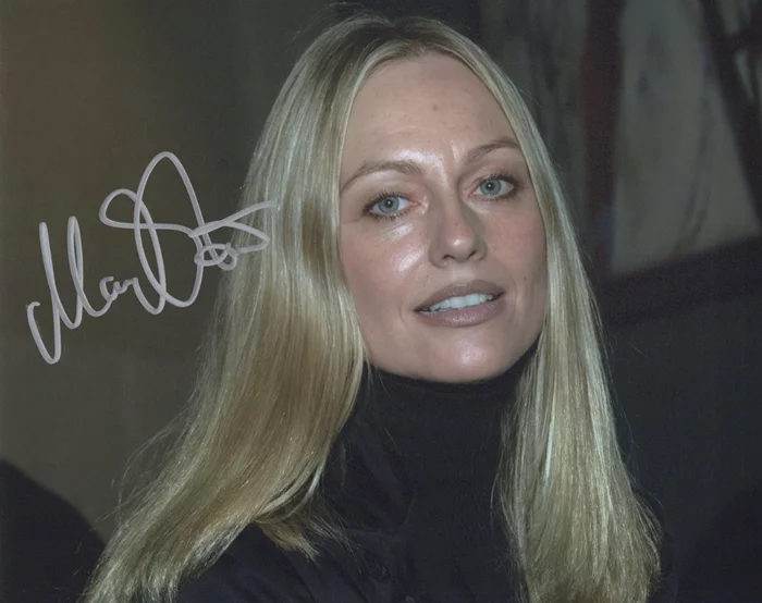 Mary Stavin autograph