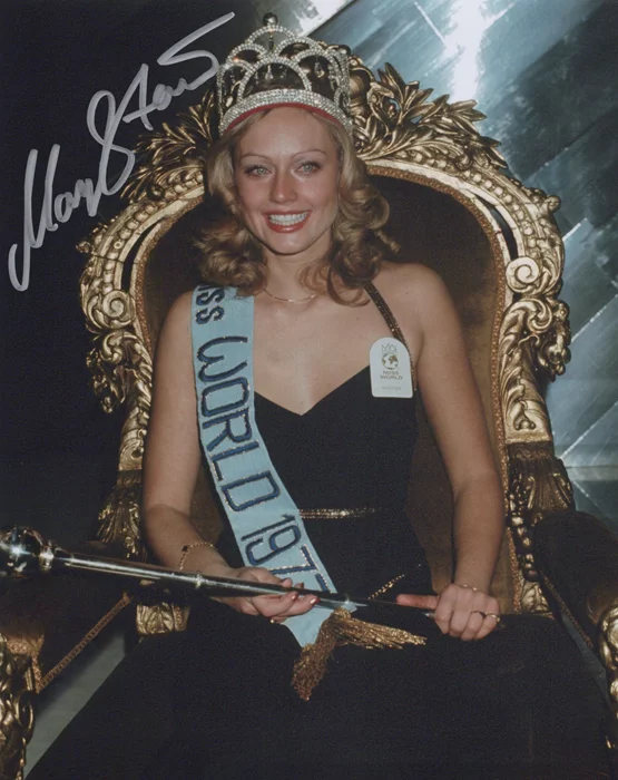 Mary Stavin autograph