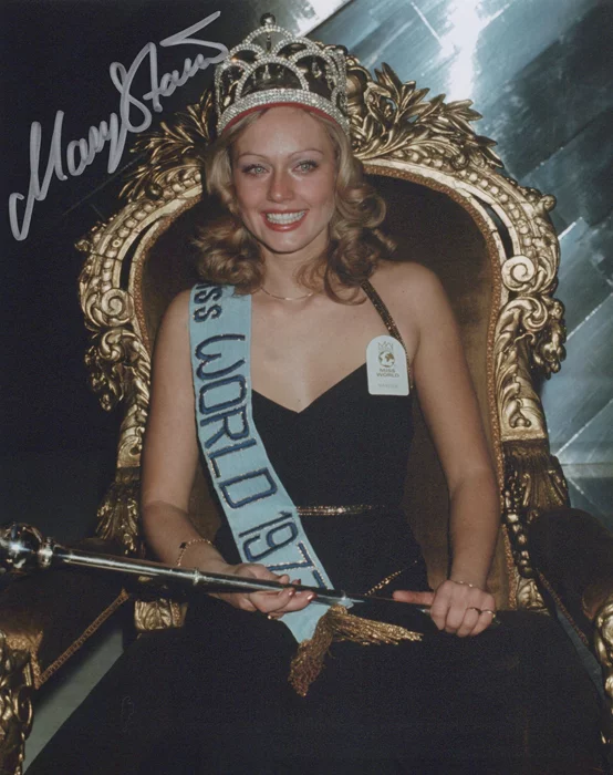 Mary Stavin autograph