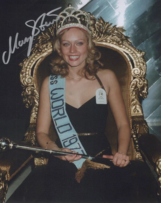 Mary Stavin autograph