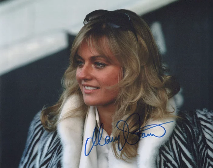 Mary Stavin autograph