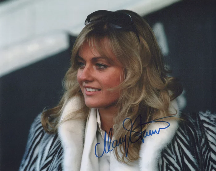 Mary Stavin autograph