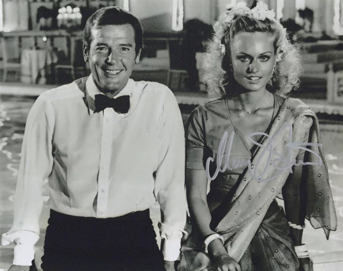 Mary Stavin autograph