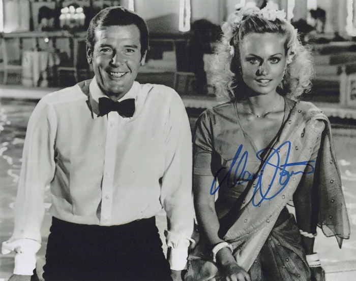 Mary Stavin autograph