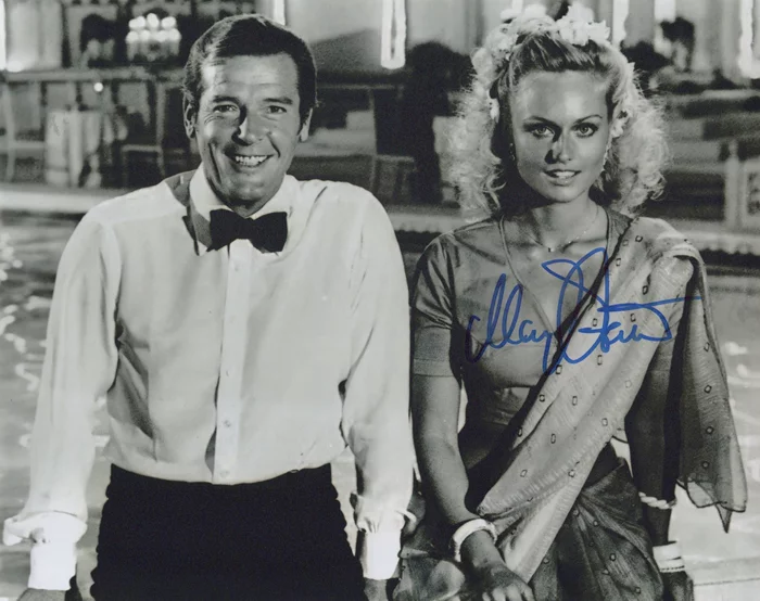 Mary Stavin autograph