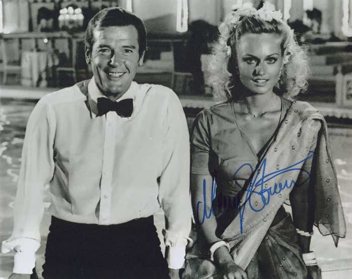 Mary Stavin autograph