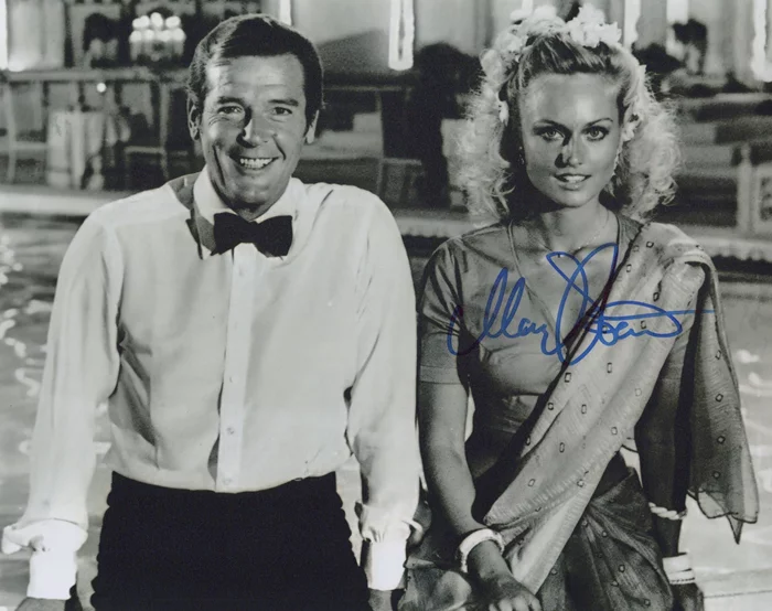 Mary Stavin autograph