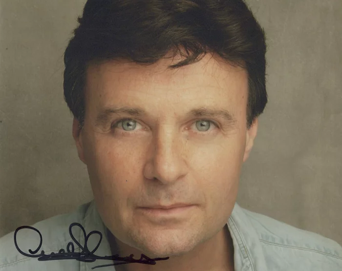 Mike Holoway autograph