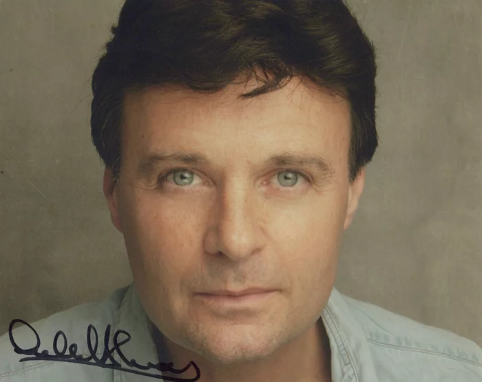 Mike Holoway autograph