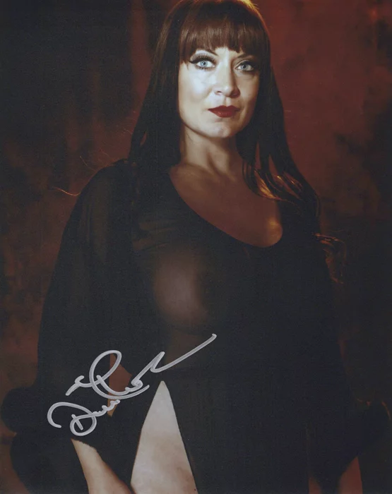 Dani Thompson autograph