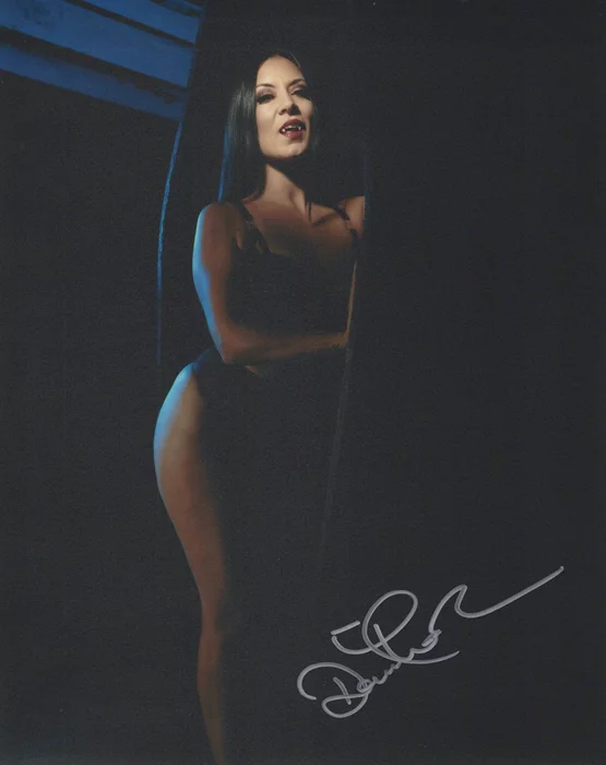 Dani Thompson autograph