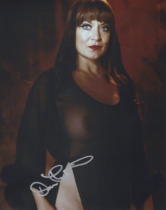 Dani Thompson autograph