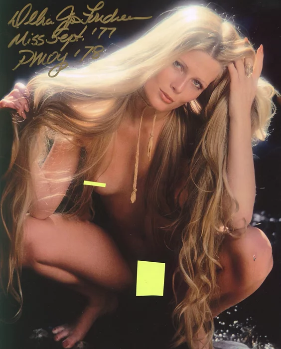 Debra Jo Fondren autograph