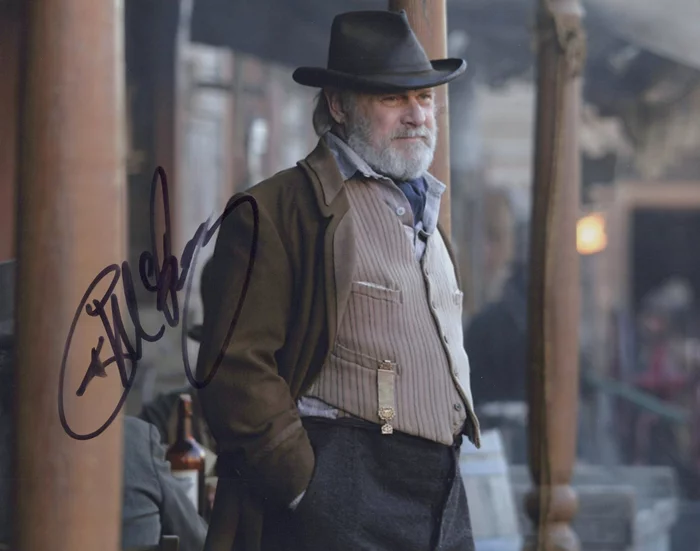 Gerald McRaney autograph