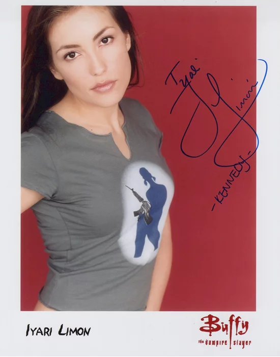 Iyari Limon autograph
