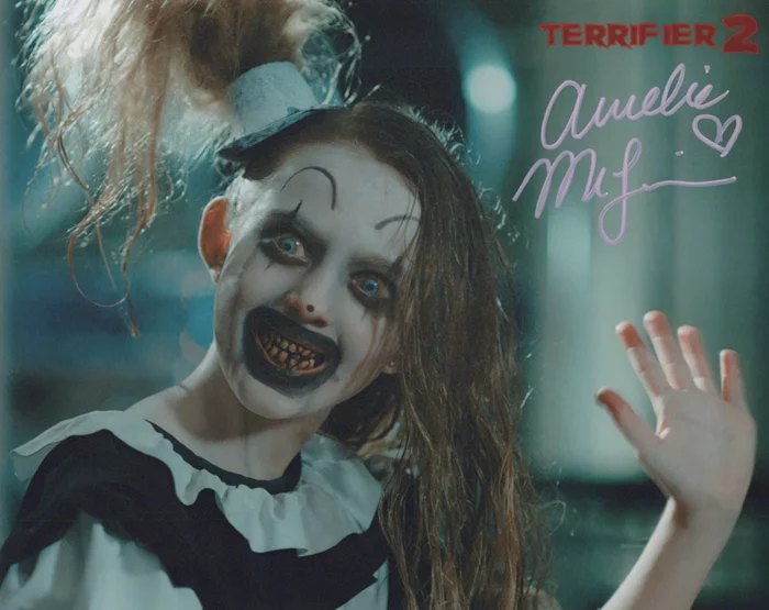 Amelie McLain autograph