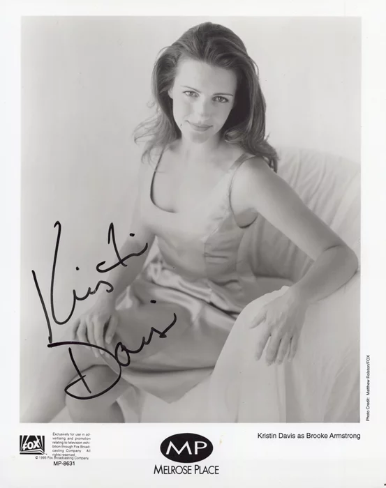 Kristin Davis autograph