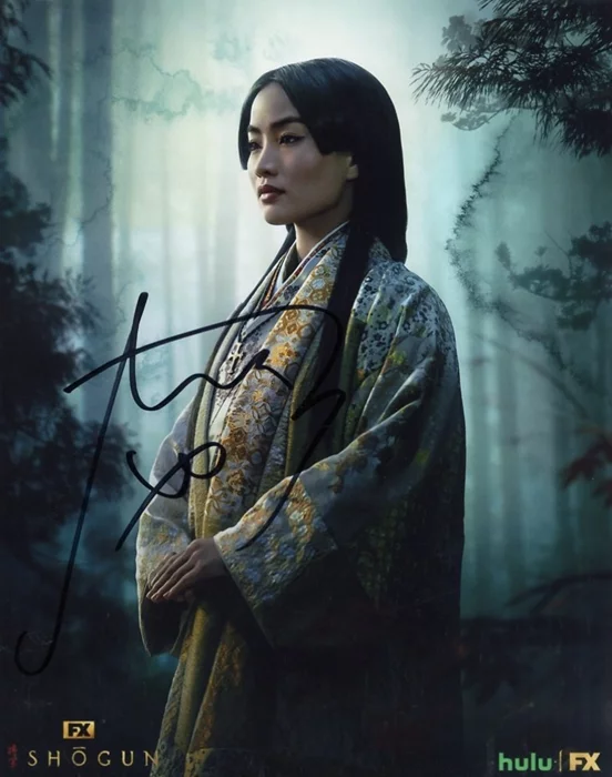 Anna Sawai autograph