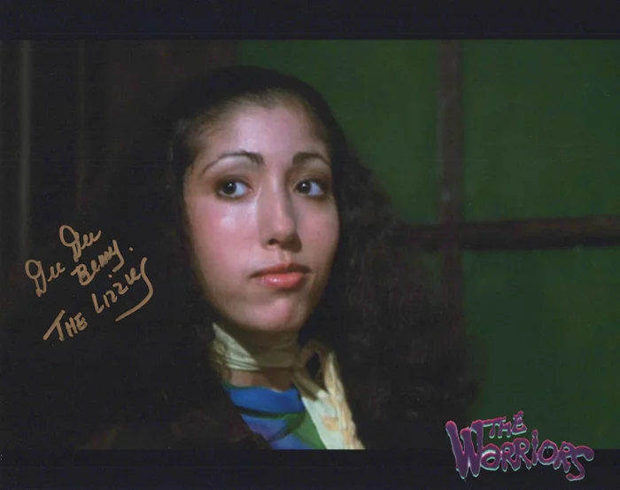 Dee Dee Benrey autograph