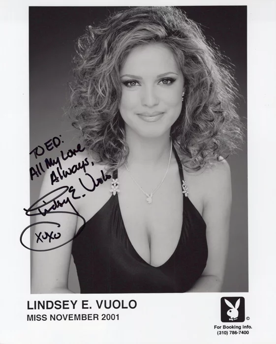 Lindsey Vuolo autograph