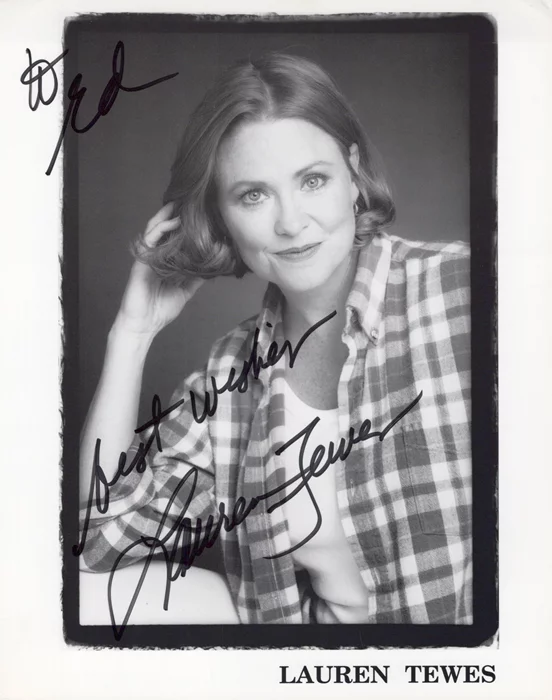 Lauren Tewes autograph