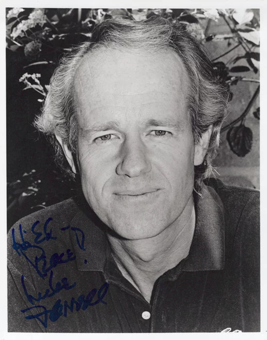 Mike Farrell autograph