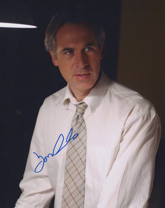 Tom Amandes autograph