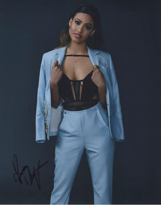 Kara Royster autograph