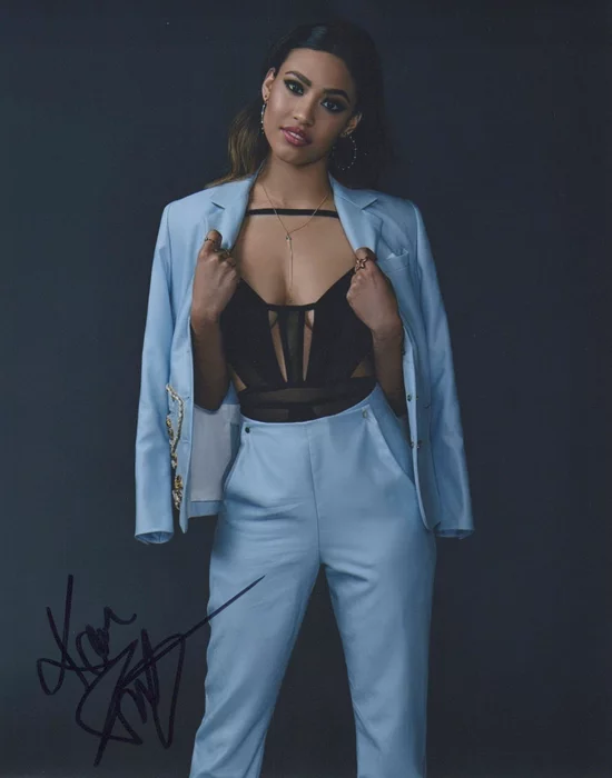 Kara Royster autograph