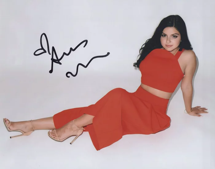 Ariel Winter autograph