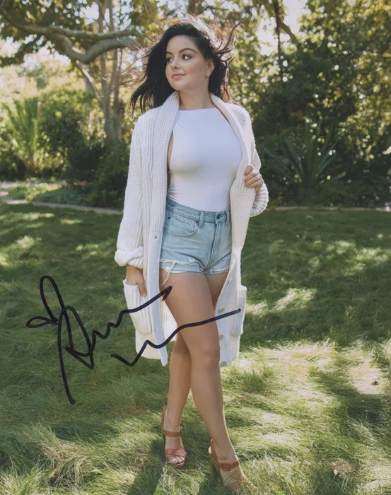 Ariel Winter autograph