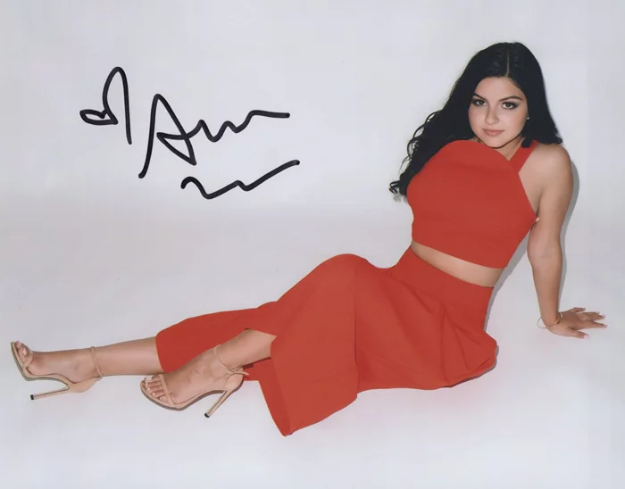 Ariel Winter autograph