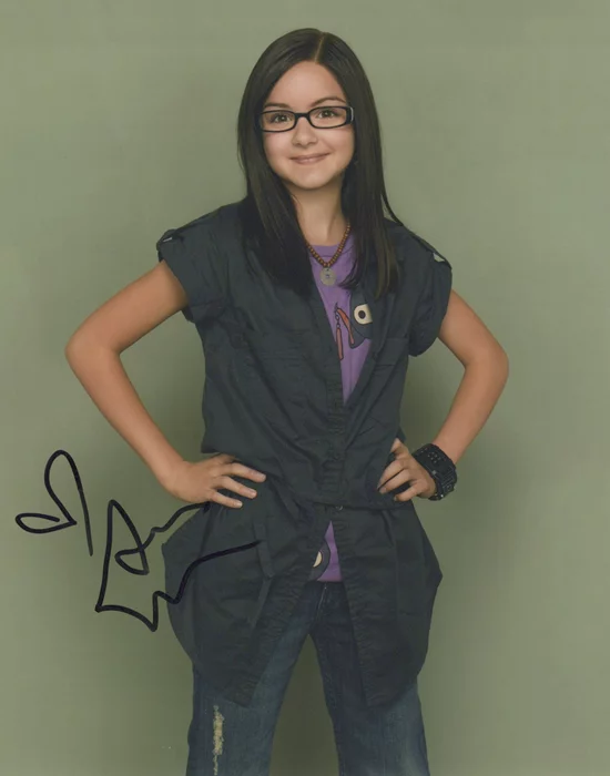 Ariel Winter autograph
