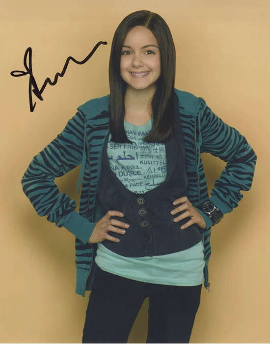 Ariel Winter autograph