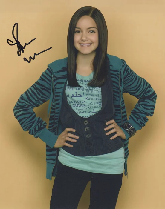 Ariel Winter autograph